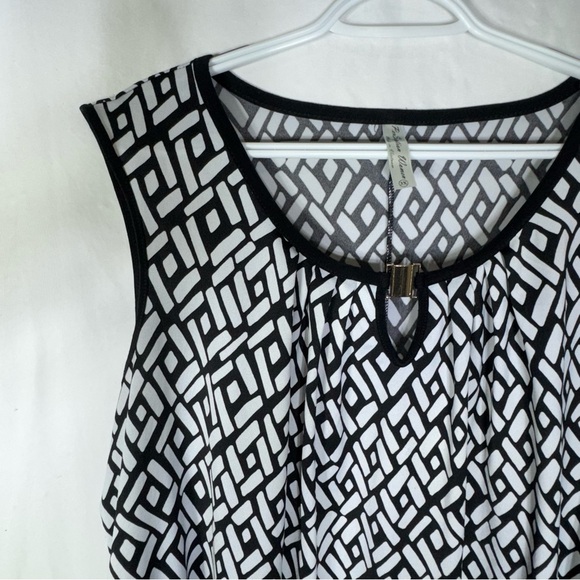 PerSeption Geometric Black and White Sleeveless Top - Picture 2 of 6